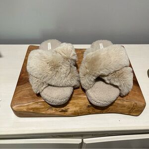 HALLUCI Women's Cross Band Soft Plush Tan Slippers Size 9